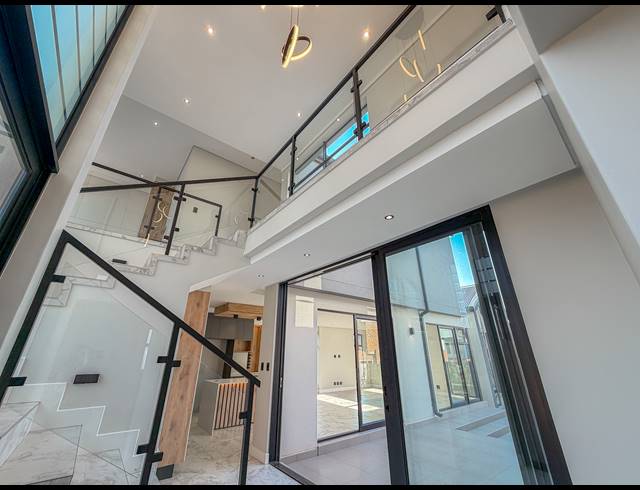 4 BEDROOM FREEHOLD FOR SALE IN FOUNTAINBROOK ESTATE